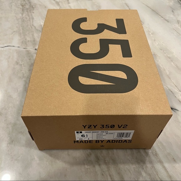 Yeezy Boost 350 V2 Onyx - Picture 9 of 13